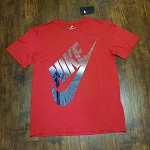 Nike athletic cut graphic t-shirt